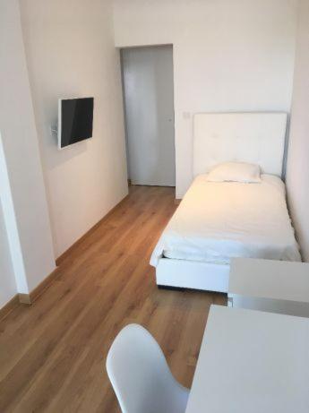 Bedrooms In Modern Guest House 阿尔马达 外观 照片